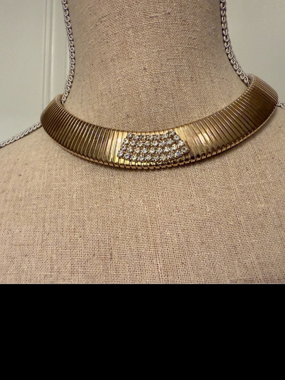 VINTAGE NECKLACE GOLD MESH STRETCH COLLAR CHOKER FLAT LAY RHINESTONE CENTER